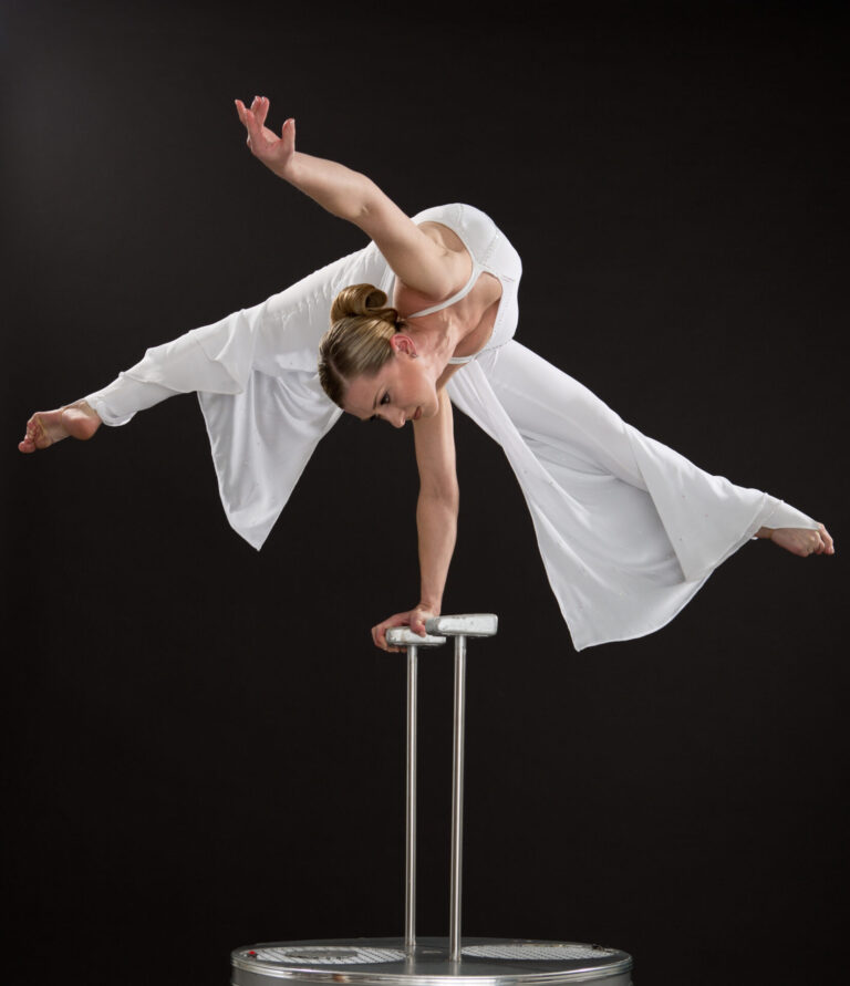 Marina-Handstand-send